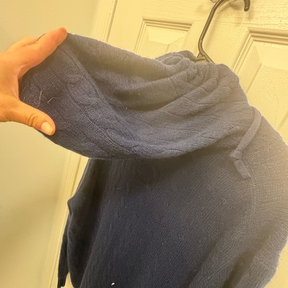 Polo by Ralph Lauren 100% Cashmere Pull Over w/ hood. - Picture 6 of 10